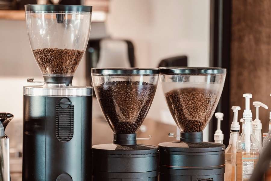Fiorenzato AllGround Sense Kaffeemühle für Siebträger auf Barista-Arbeitsplatz