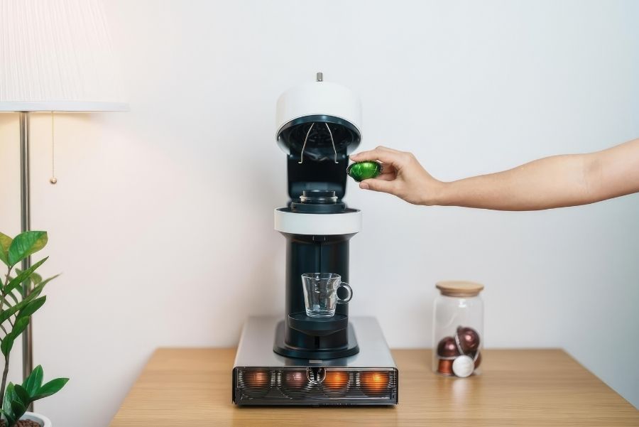 ESE Pad Maschine La Piccola Sara Classic auf Küchenarbeitsplatte – Cialde Espresso